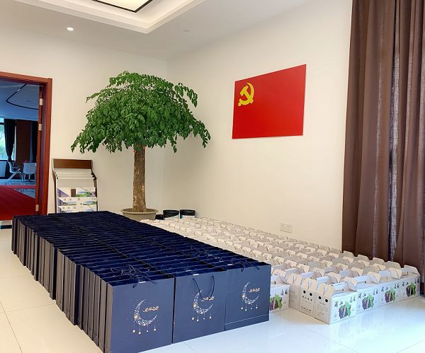 “歡樂中秋，情濃意濃”